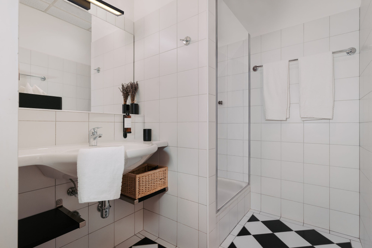 Bathroom 4, Hotel Esplanade, Gmunden