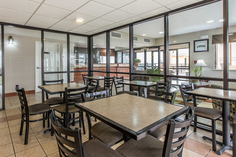 Food & Drinks 5, Quality Inn Montgomery South, Montgomery