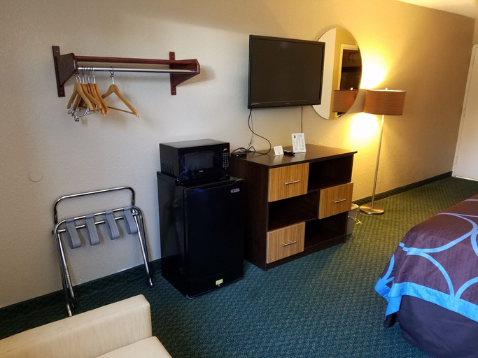 Bedroom 3, Super 8 by Wyndham Bentonville, Benton