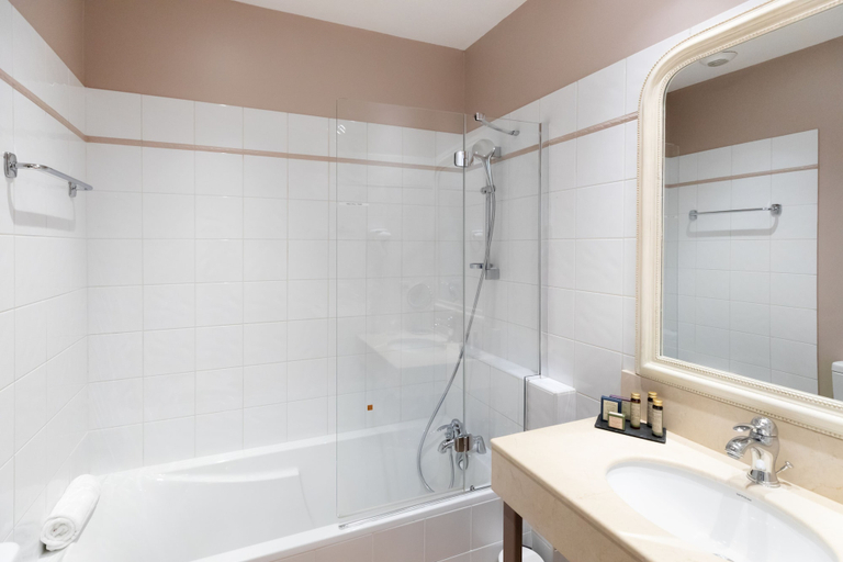 Bathroom 5, Hotel La Bastide Saint Martin, Aude
