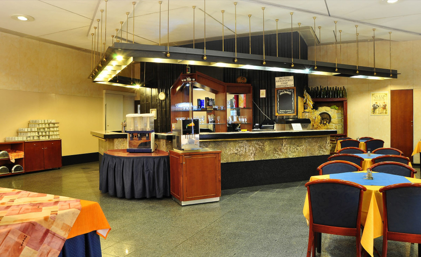 Food & Drinks 5, Hotel Tristar, Praha 7