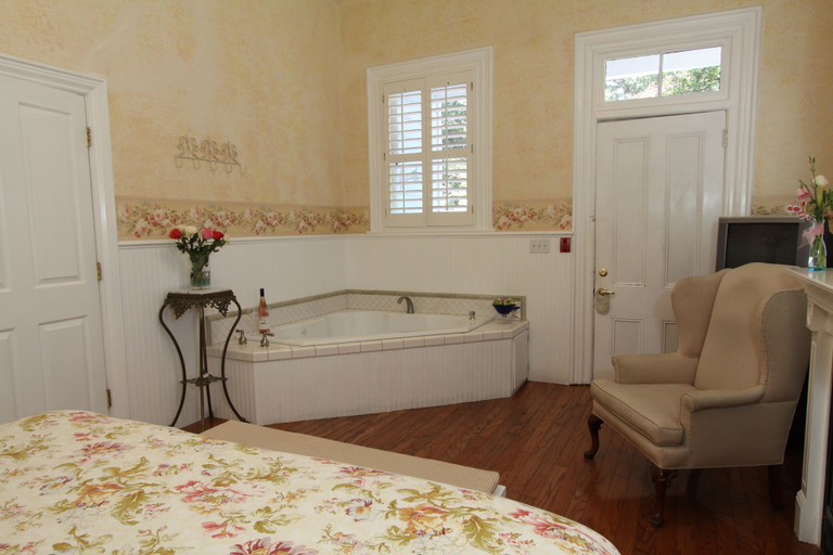 Bathroom 4, Napa Inn, Napa