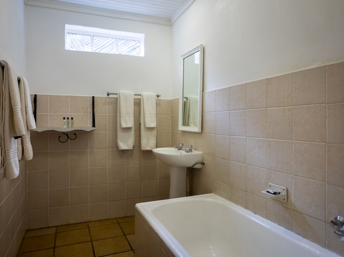 Bathroom 4, Fouriesburg Country Inn, Thabo Mofutsanyane