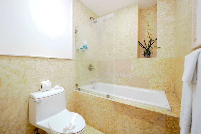 Bathroom 4, Acqua Residences, Garabito