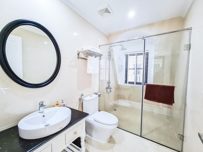 Bathroom 3, Dragon Hotel, Hạ Long