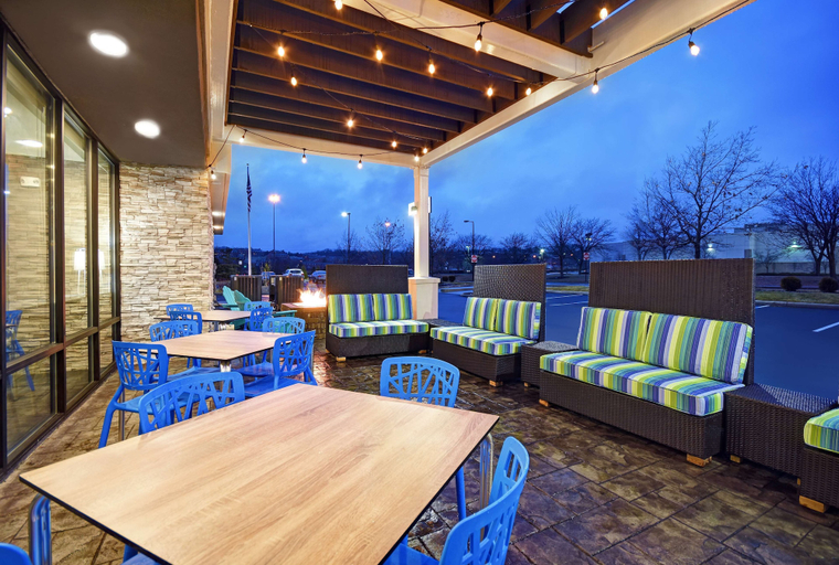 Food & Drinks 5, Home2 Suites by Hilton Springdale Cincinnati, Cincinnati