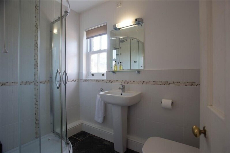 Bathroom 4, Cheristow Farm Cottages, Devon