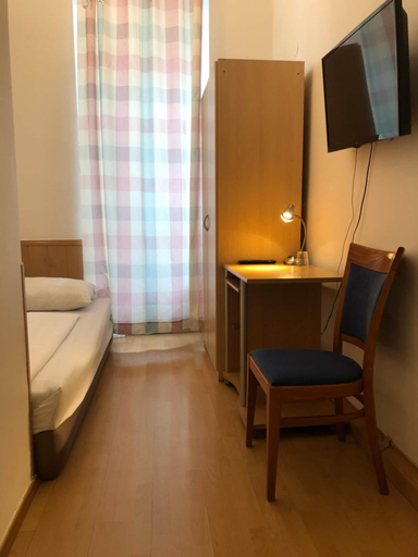 Bedroom 2, Pension Vera, Wien