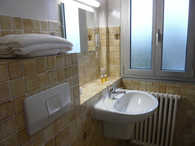 Bathroom 4, Citotel Aero Hotel, Seine-Saint-Denis