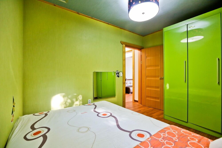 Bedroom 2, Sambatgol Pension, Pocheon