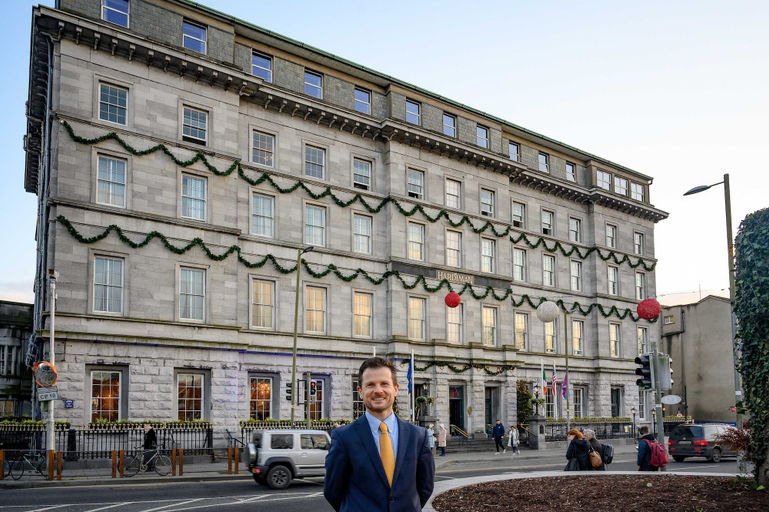 Exterior & Views, The Hardiman