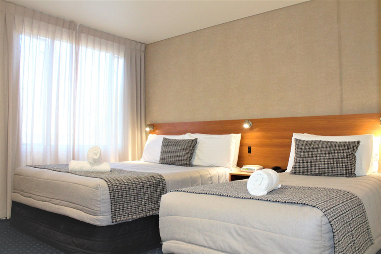 Bedroom 2, Ventura Inn & Suites Hamilton, Hamilton