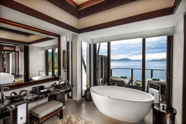 Bathroom 5, Banyan Tree Lang Co, Phú Lộc