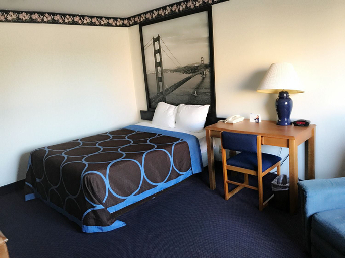 Bedroom 3, Best Inn, Petersburg