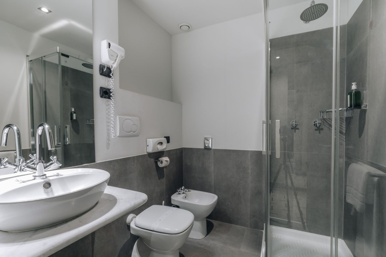 Bathroom 5, Hotel Continental, Cremona