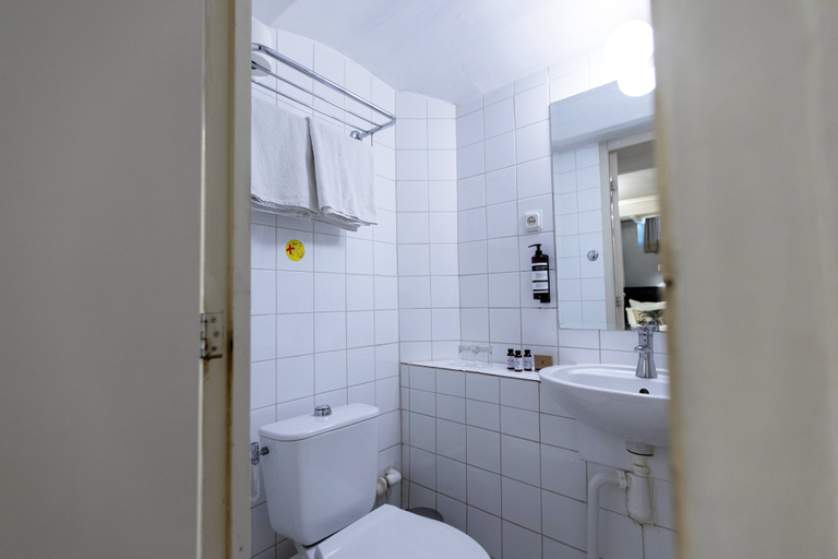 Bathroom 4, Quentin Museum Square Hotel, Amsterdam