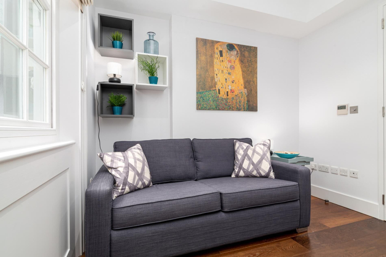 Others 5, A Stunning Three Bedroom Home in Mayfair, London