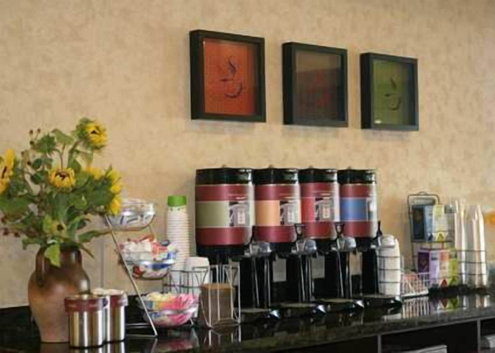 Food & Drinks 5, Hampton Inn & Suites Lodi, San Joaquin