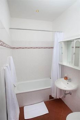 Bathroom 3, Pension Vera, Wien
