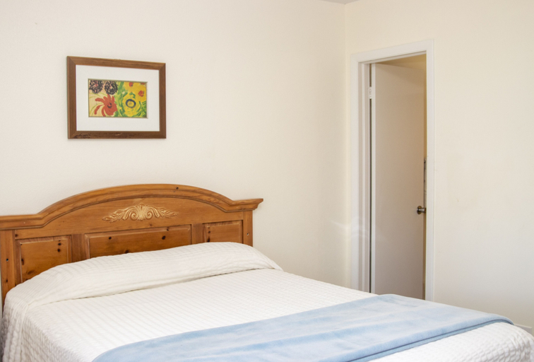 Bedroom 4, Orange Hill Beach Inn