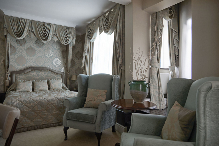 Bedroom 2, Old Palace Lodge Hotel, Central Bedfordshire