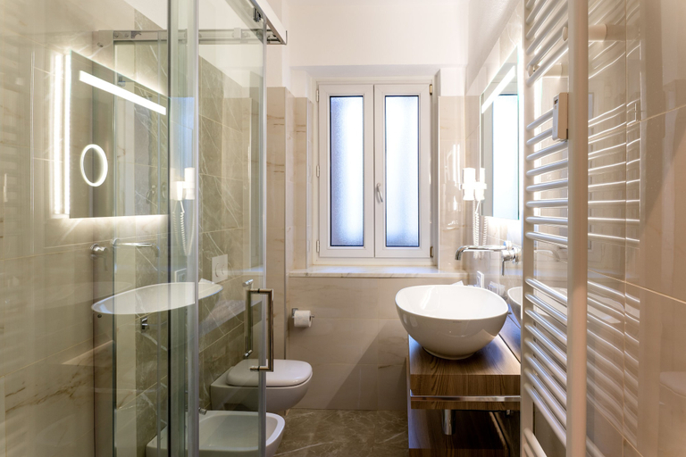Bathroom 5, Hotel Victoria, Cuneo