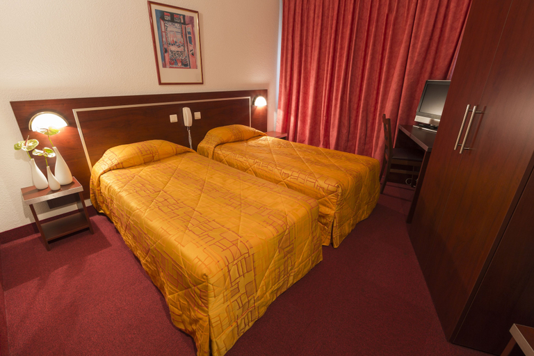 Bedroom 3, America Hotel Lourdes, Hautes-Pyrénées