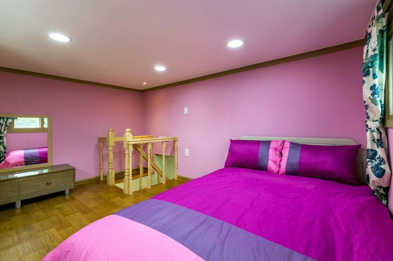 Bedroom 2, Sambatgol Pension, Pocheon