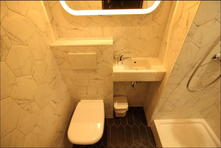 Bathroom 4, Hotel Alnea, Alpes-Maritimes