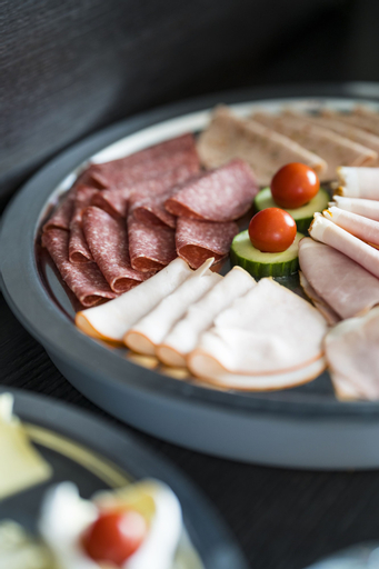 Food & Drinks 7