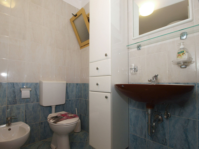 Bathroom 3, Apartment 1922, Pula