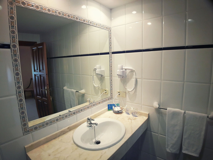 Bathroom 5, Hotel La Rivera, Asturias