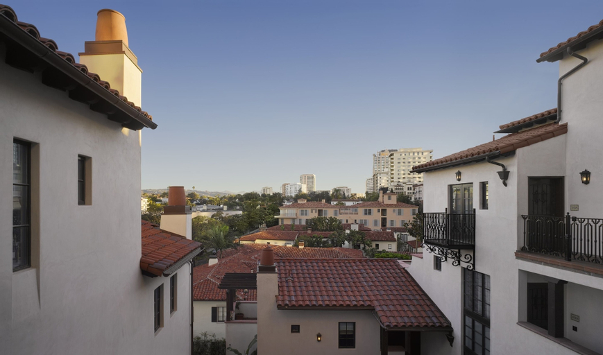 Exterior & Views 18