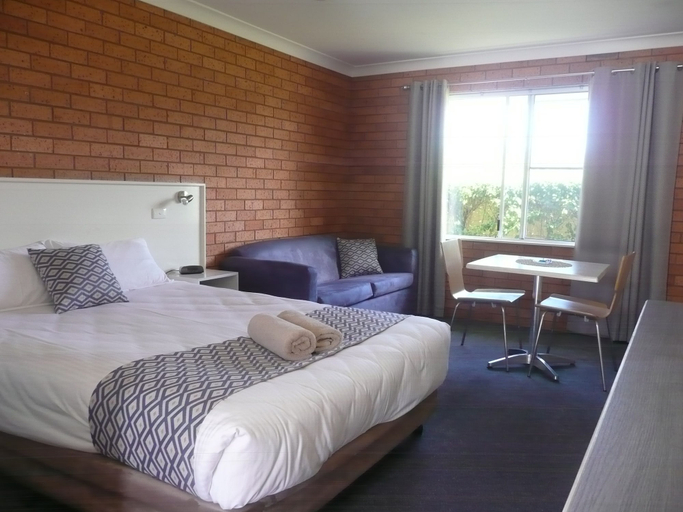 Bedroom 2, Rosebourne Gardens Motel, Coffs Harbour - Pt B