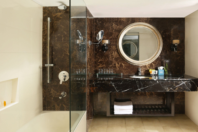 Bathroom 5, Four Points by Sheraton Lahore, Lahore