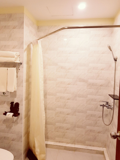 Bathroom 4, Bagan View Hotel, Myingyan