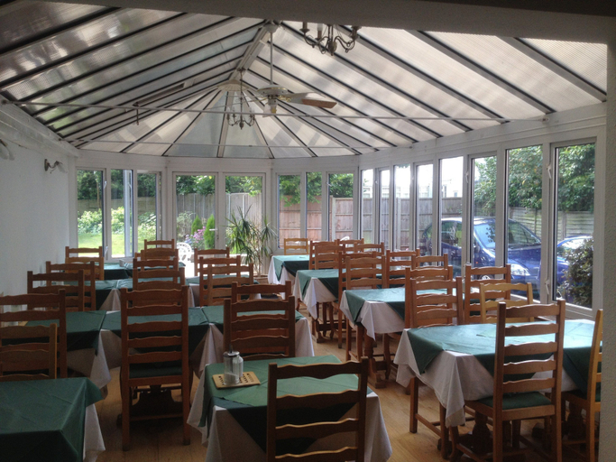 Food & Drinks 5, Gainsborough Lodge, Surrey