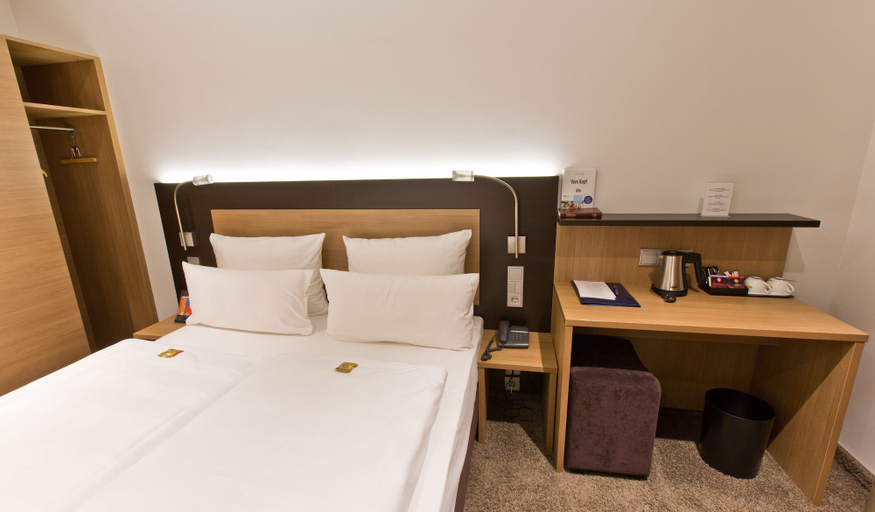 Bedroom 3, Astor & Aparthotel, Köln