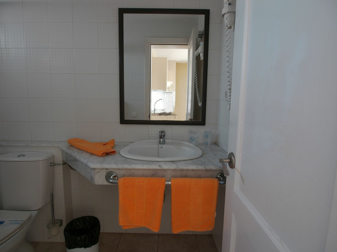 Bathroom 3, Guacimeta Apartamentos, Las Palmas