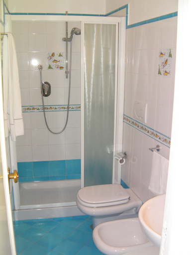 Bathroom 3, Albergo Sant'Andrea, Salerno