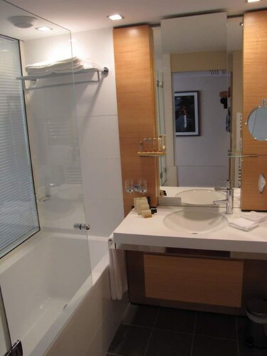 Bathroom 5, Le Churchill, Morbihan