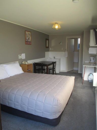 Bedroom 2, Merivale Court Motel, Christchurch