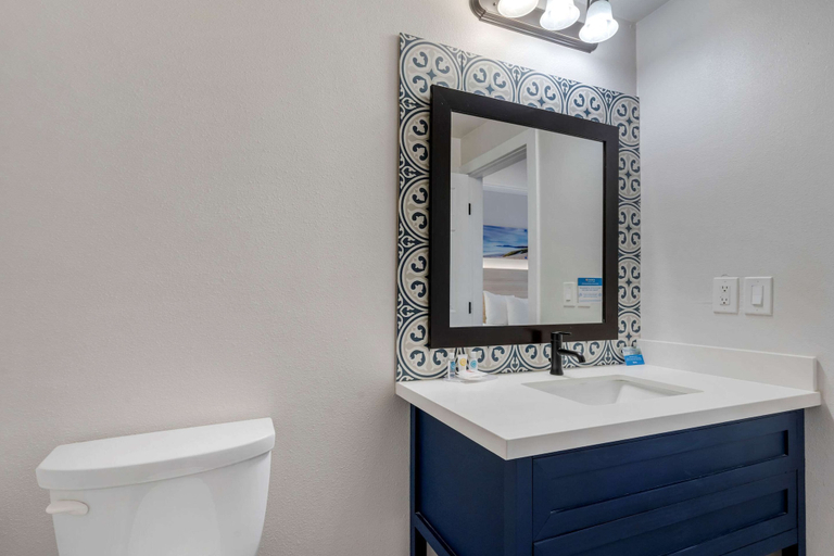 Bathroom 4, Comfort Inn Carmel By The Sea, Monterey