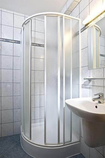 Bathroom, Jagello Hotel, Budapesti