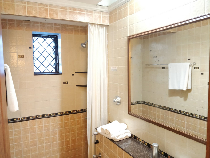 Bathroom 5, Granpa's Inn Hotel Bougainvillea, North Goa