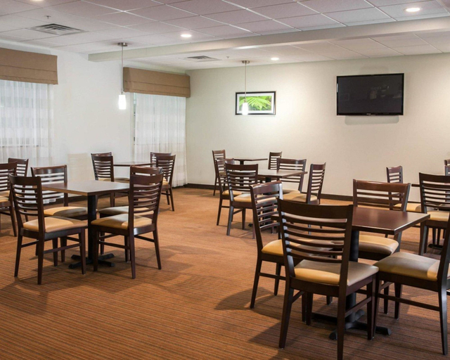 Food & Drinks 5, Sleep Inn & Suites Harrisburg - Hershey North, Dauphin