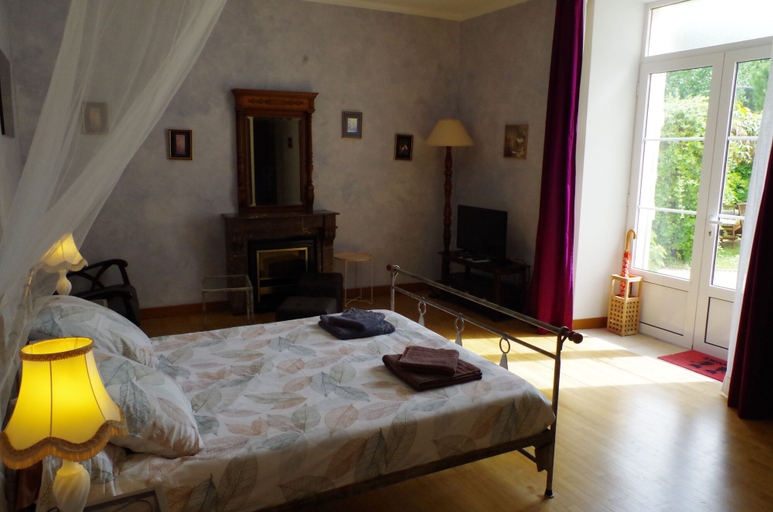 Bedroom 3, Maison d'Hôtes Le Cadran Solaire, Charente-Maritime