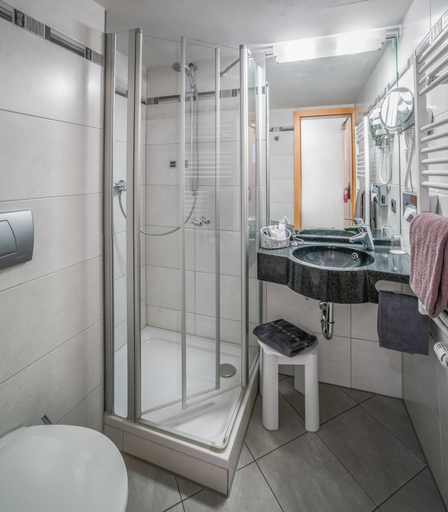 Bathroom 5, Hotel Passauer Wolf, Passau