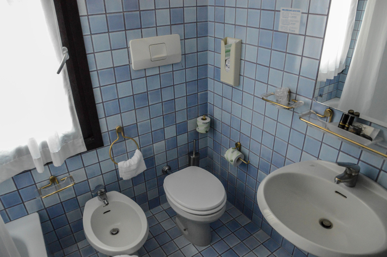 Bathroom 4, Le Boulevard, Venezia