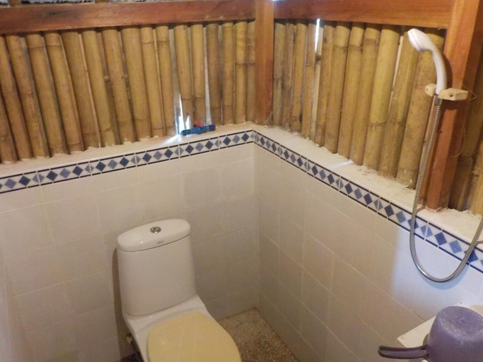 Bathroom 5, HangOut Beach & Resort, Malay